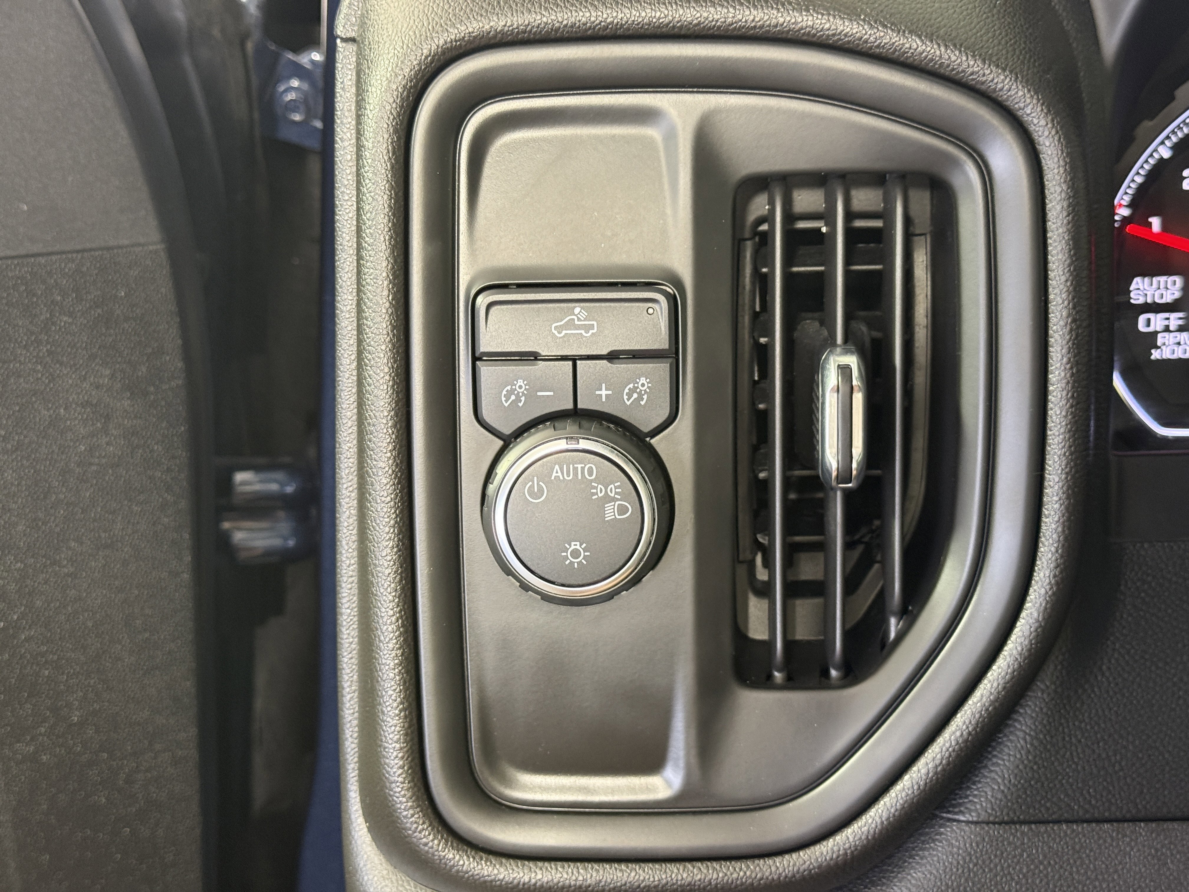 Used 2022 Chevrolet Silverado 1500 Custom w/ Safety Confidence Package image 23