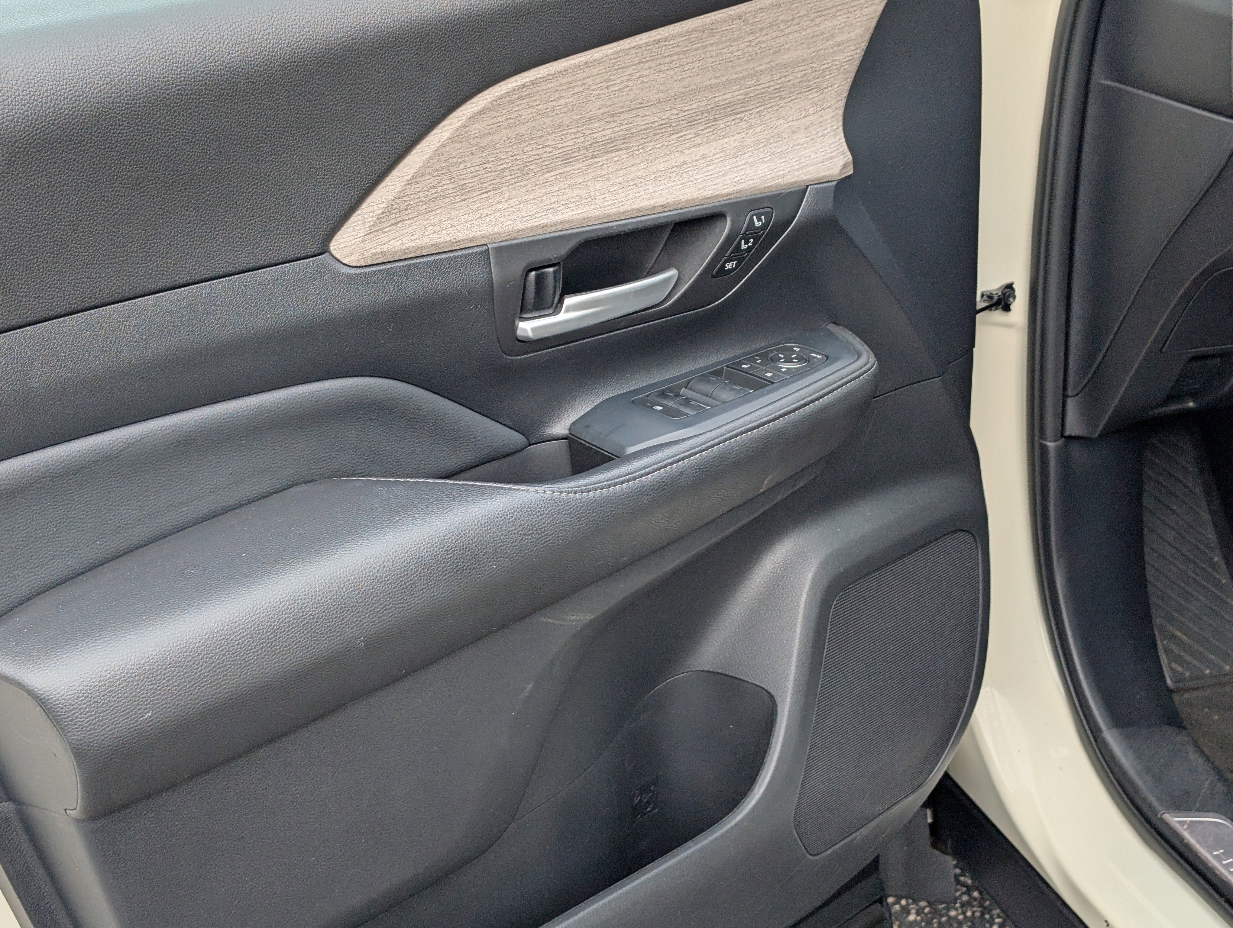 Used 2024 Toyota Grand Highlander Limited image 17