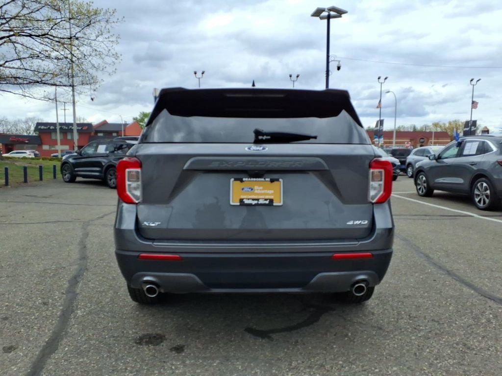 Certified 2024 Ford Explorer XLT w/ Equipment Group 202A AWD/4WD image 8
