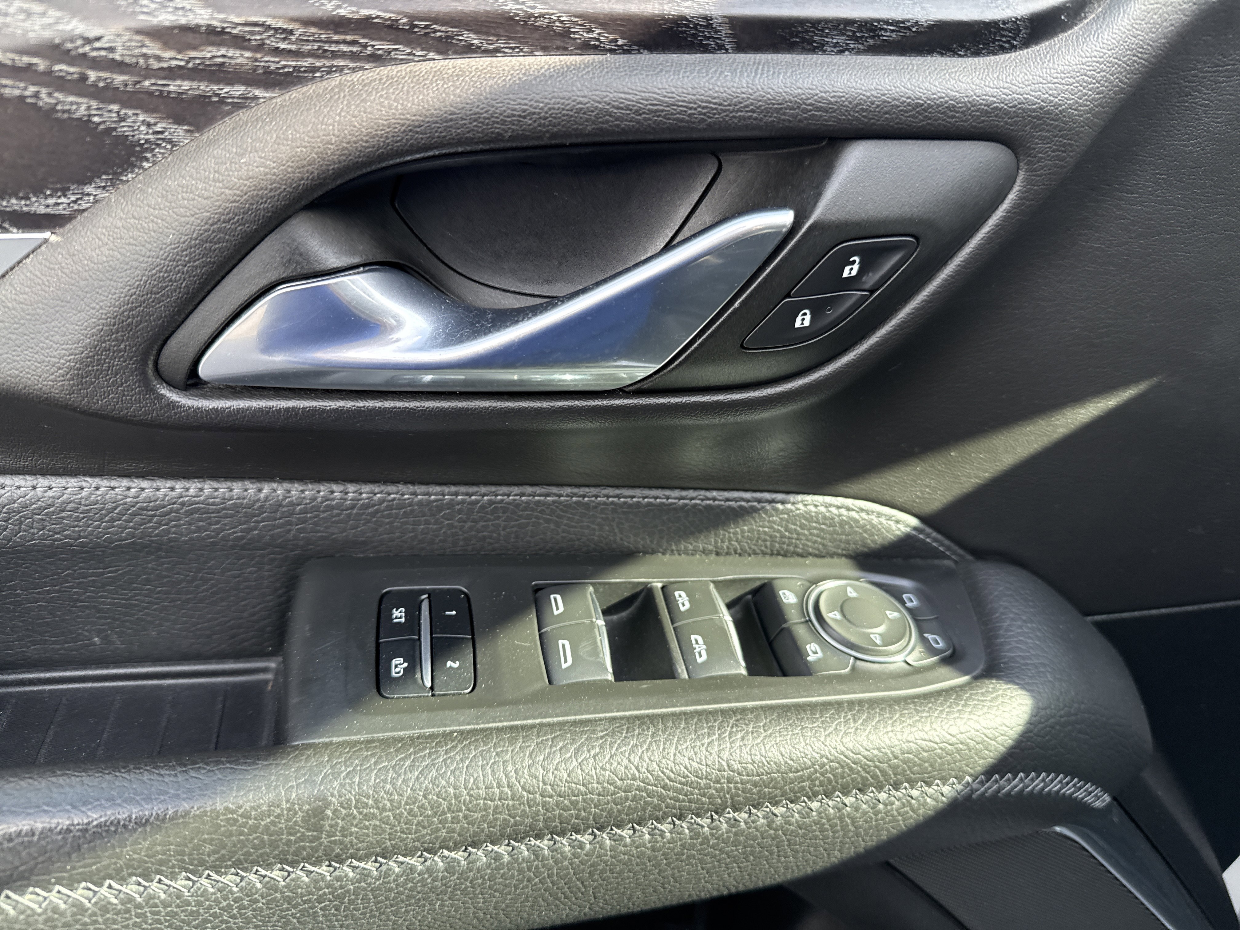 Used 2023 GMC Yukon XL Denali AWD/4WD image 12
