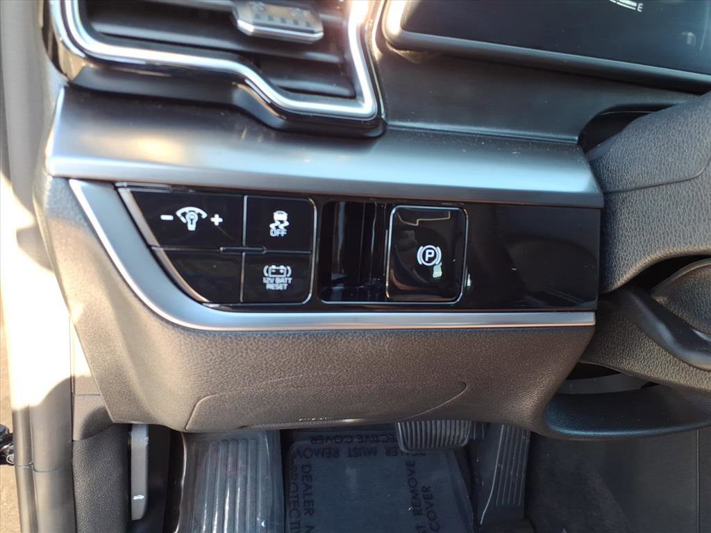Used 2025 Kia Sportage EX image 15