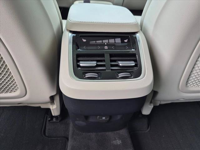 Used 2023 Volvo XC90 B5 Core AWD/4WD image 18