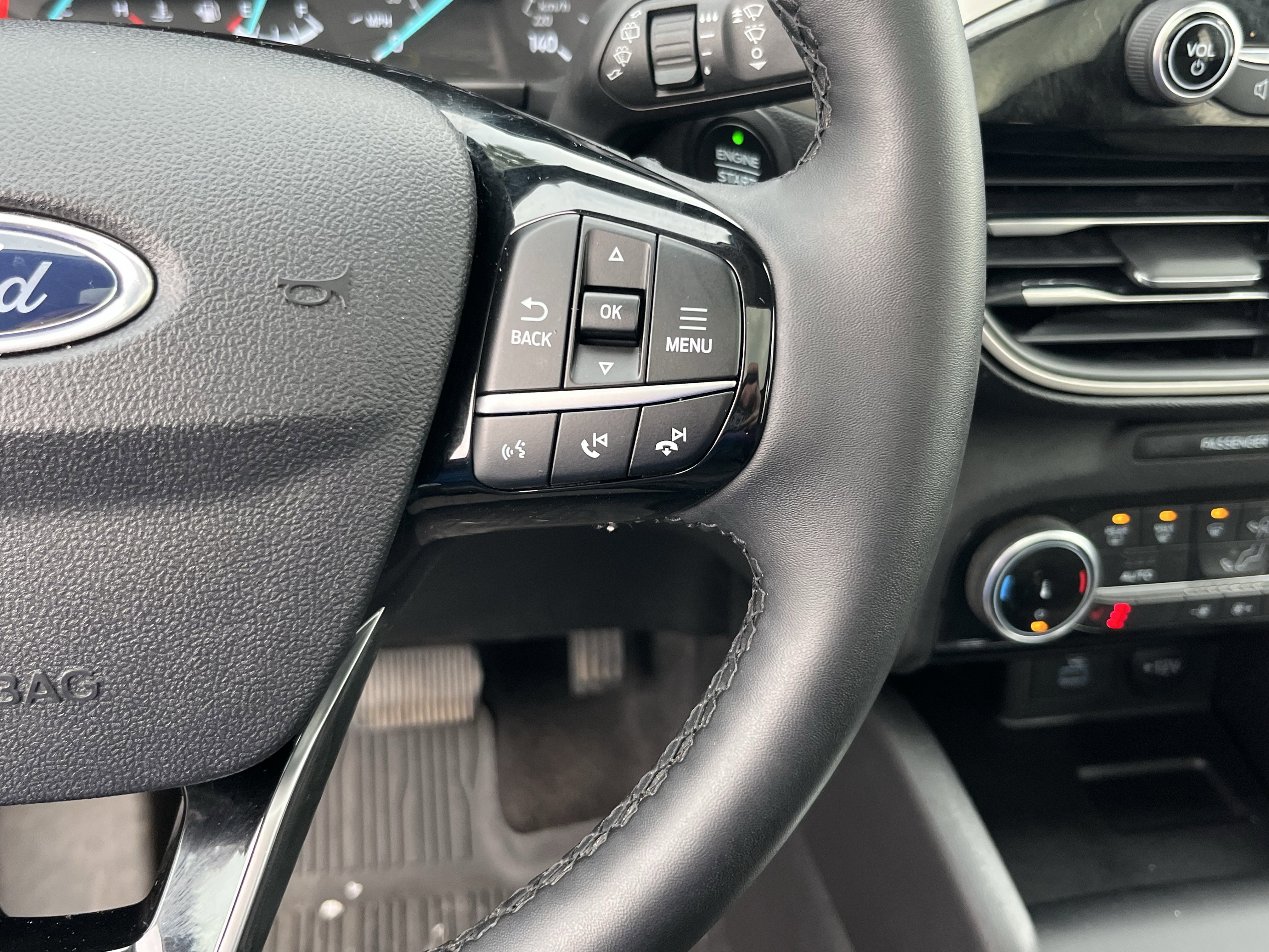 Certified 2022 Ford Escape SE w/ SE Sport Appearance Package image 18