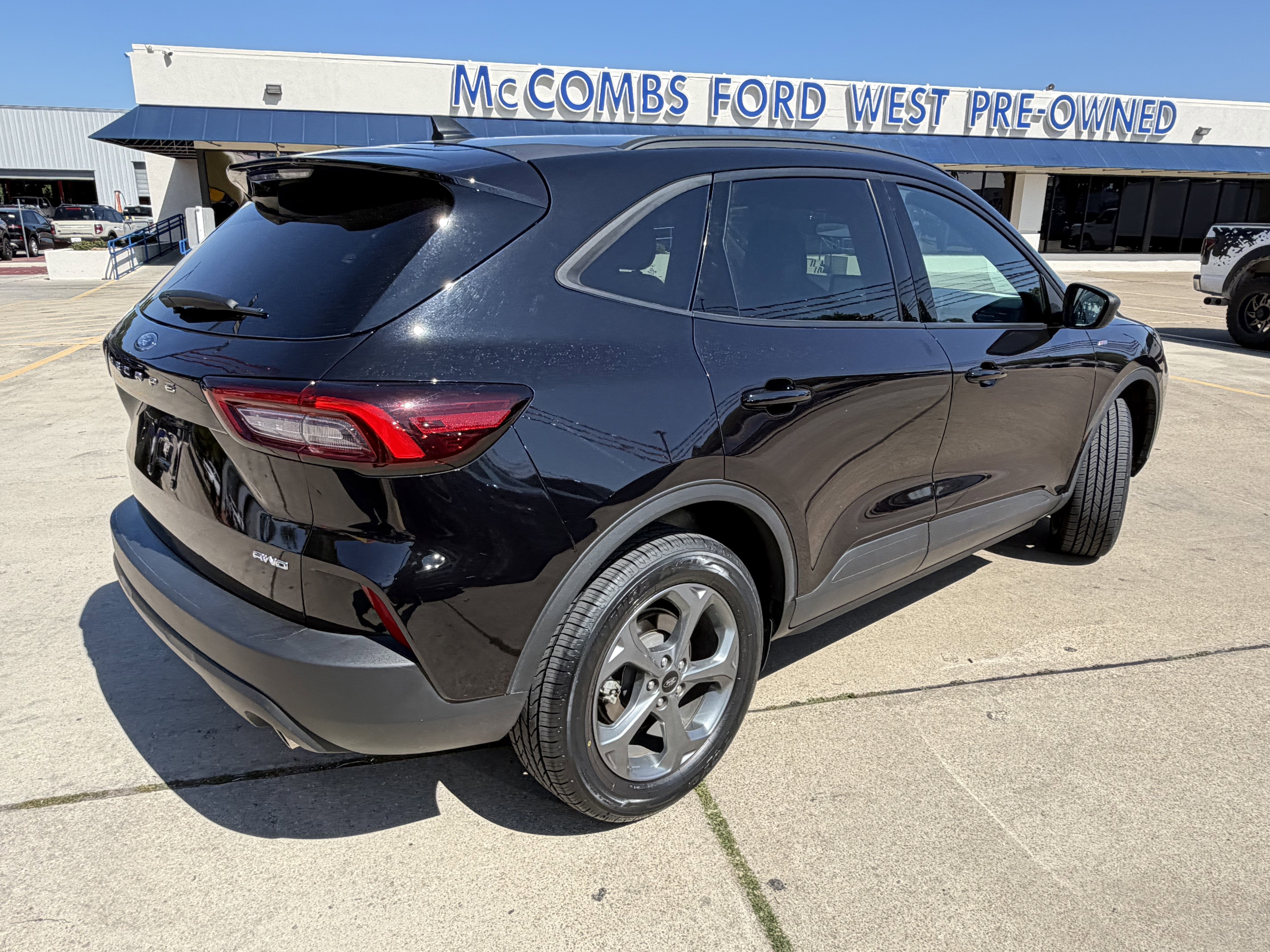 Certified 2025 Ford Escape ST-Line AWD/4WD image 6