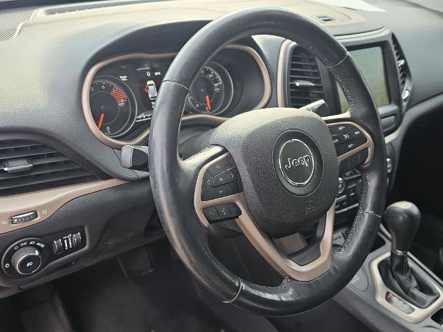 Used 2017 Jeep Cherokee High Altitude AWD/4WD image 3