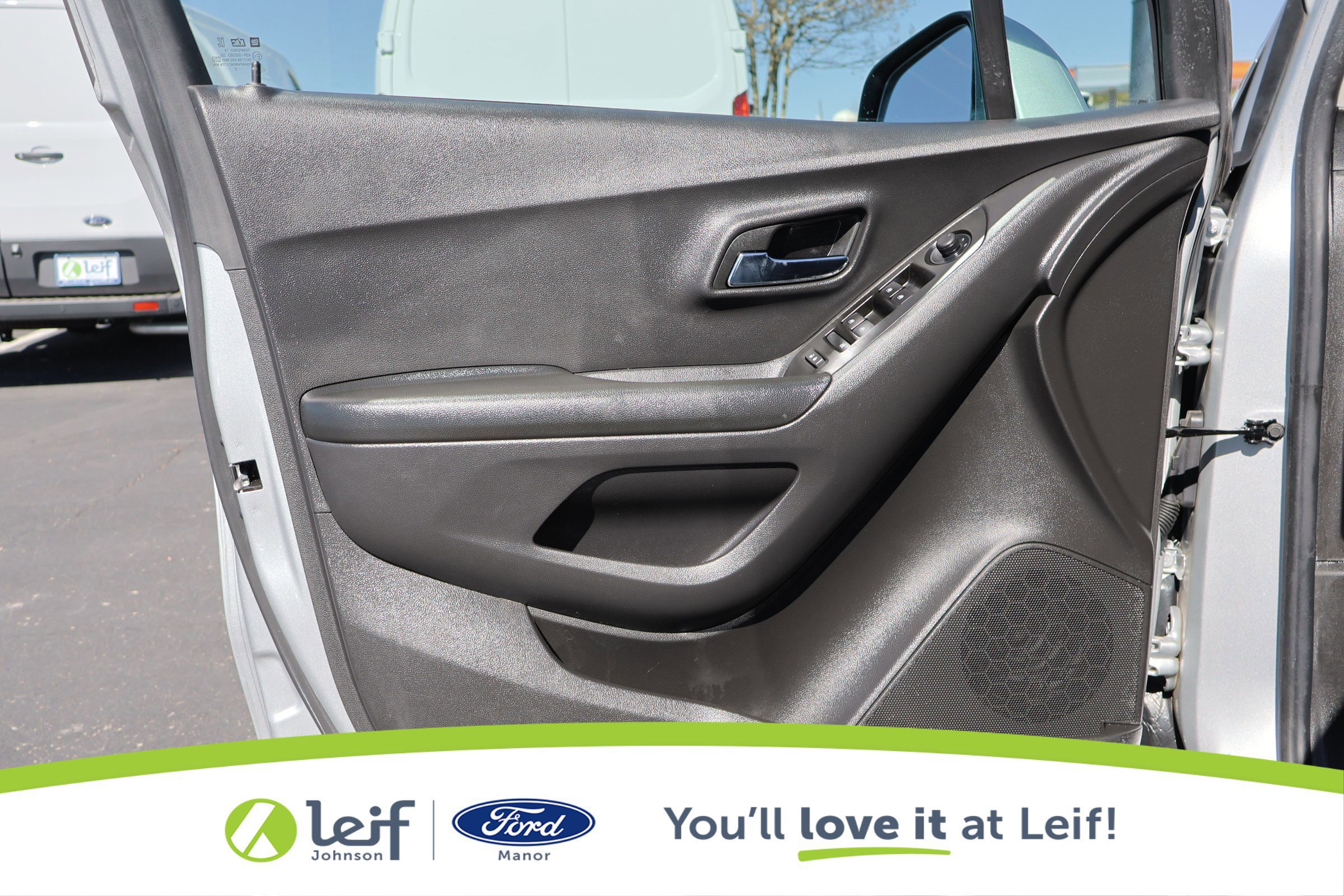 Used 2022 Chevrolet Trax LS w/ Tint and Cruise Package image 10