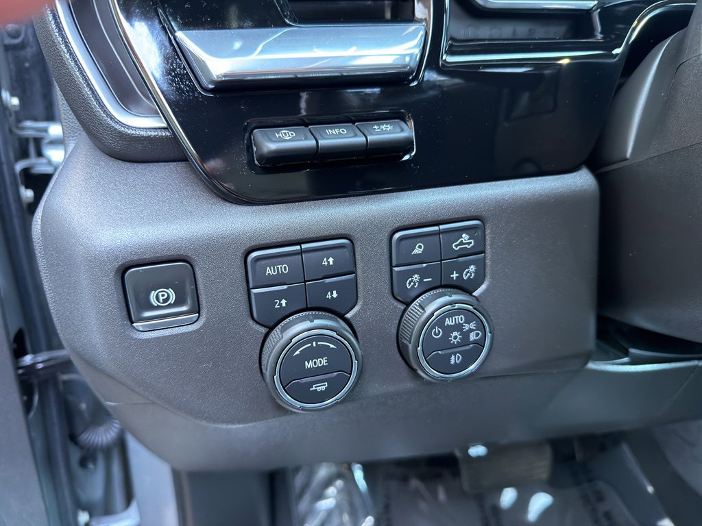 Used 2025 Chevrolet Silverado 1500 High Country w/ Technology Package AWD/4WD image 24