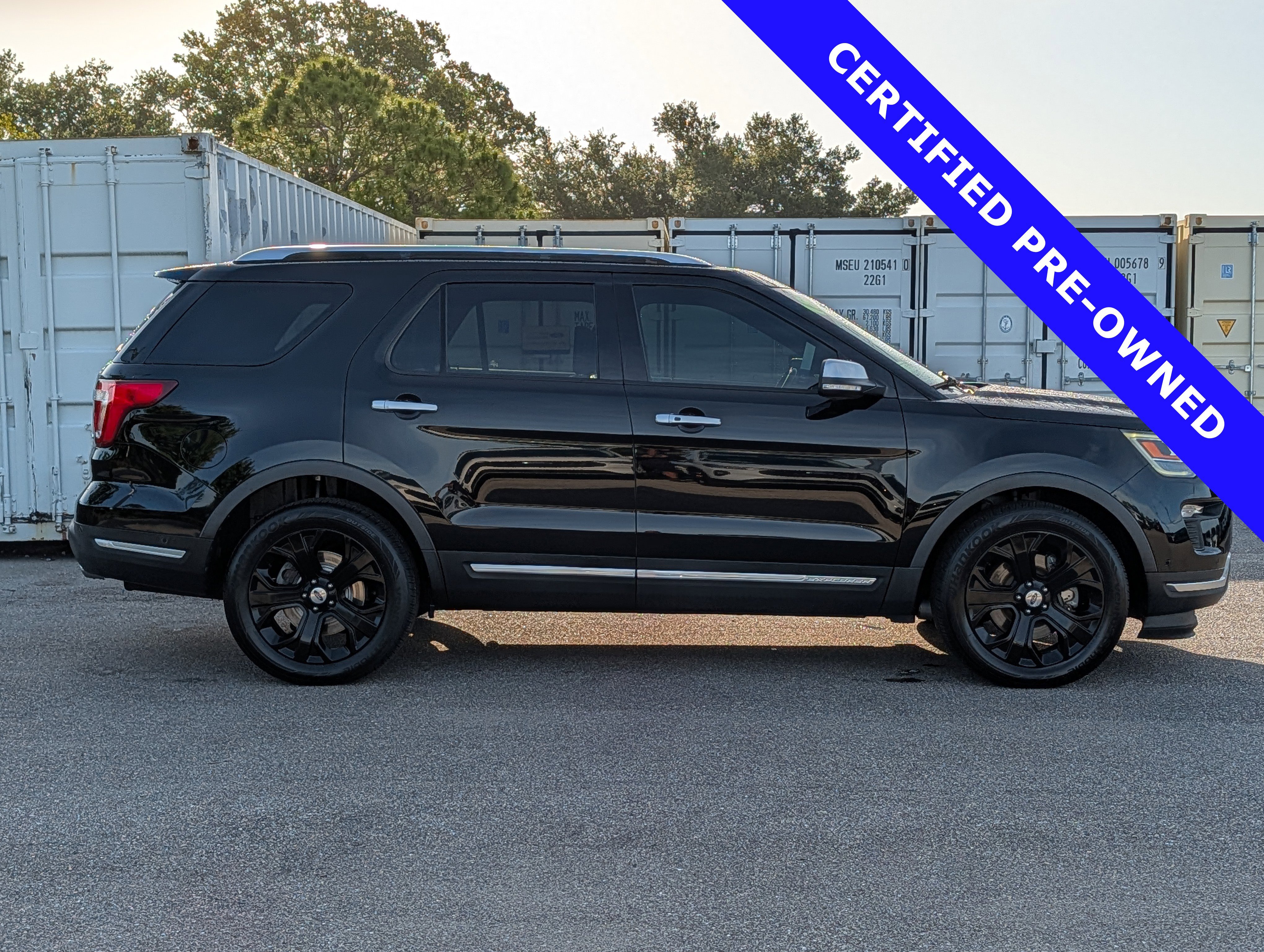 Certified 2018 Ford Explorer Platinum AWD/4WD image 3