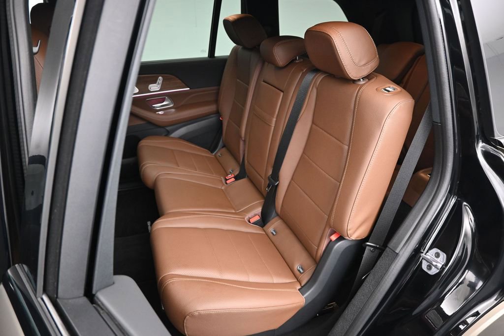 Used 2025 Mercedes-Benz GLS 450 4MATIC image 12