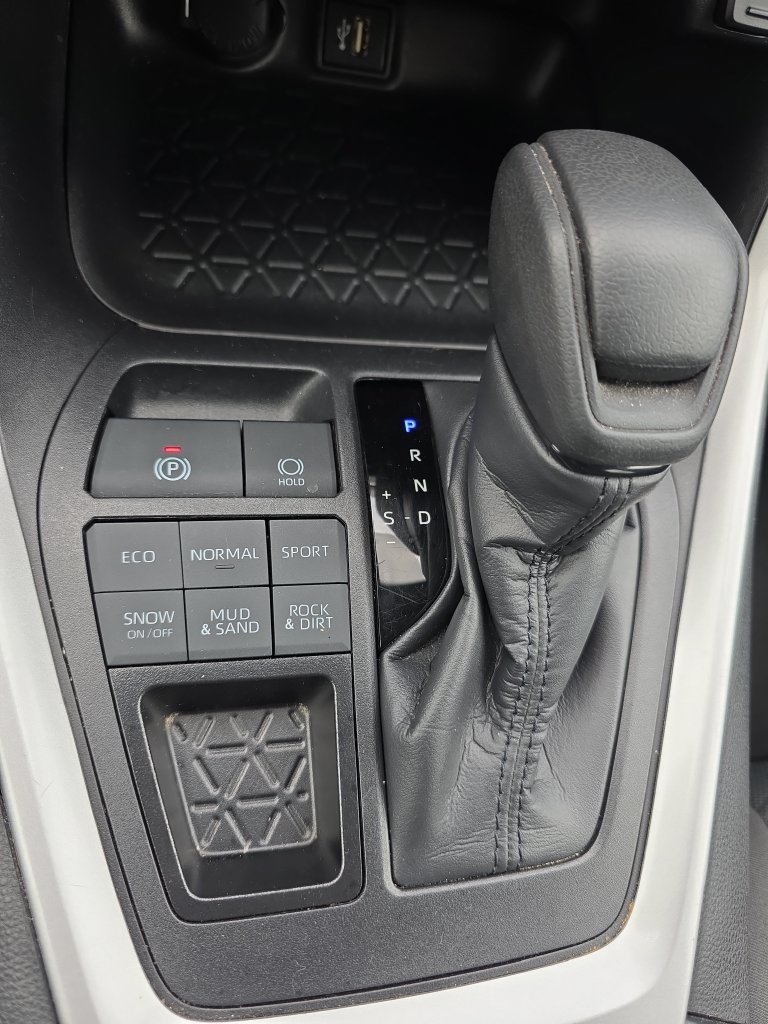 Used 2025 Toyota RAV4 XLE AWD/4WD image 29