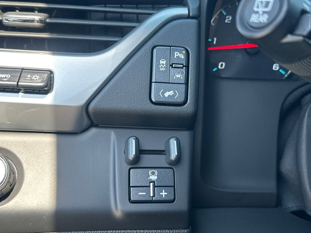 Used 2019 Chevrolet Tahoe Premier RWD image 35