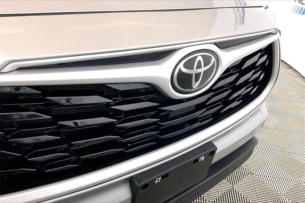Used 2024 Toyota Highlander LE image 24