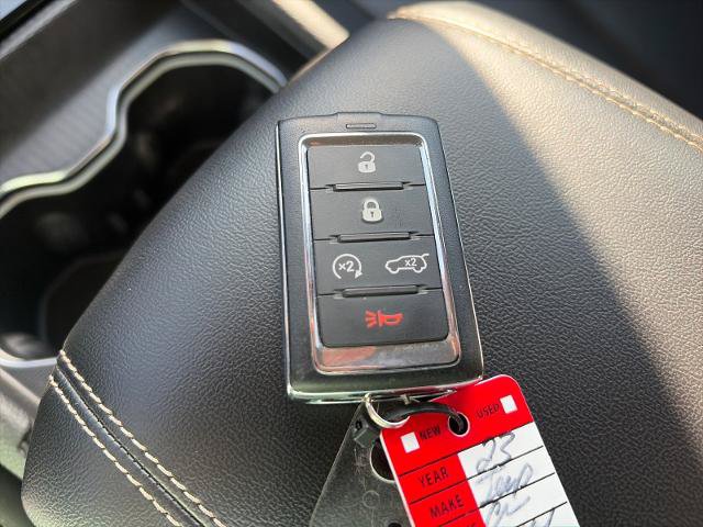 Used 2023 Jeep Grand Cherokee Limited AWD/4WD image 17