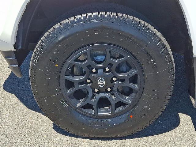 Used 2020 Toyota Tacoma SR5 AWD/4WD image 8