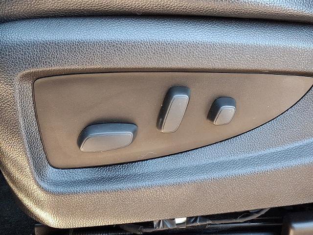 Used 2017 GMC Yukon SLE w/ SLE Value Package image 23