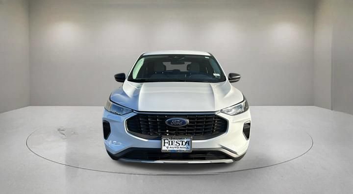 Certified 2023 Ford Escape Active w/ Tech Pack #1 AWD/4WD image 2