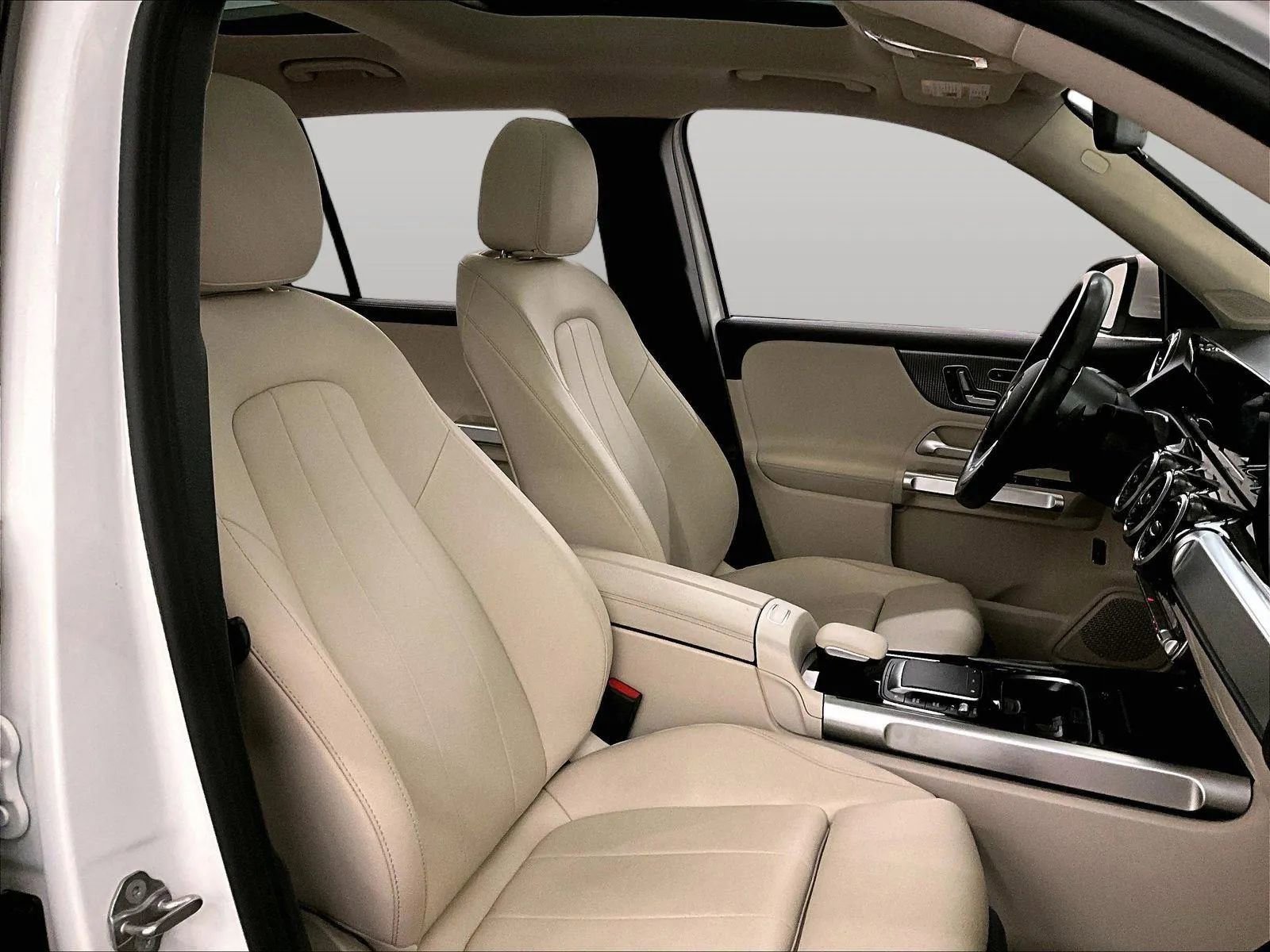 Used 2021 Mercedes-Benz GLB 250 4MATIC image 7