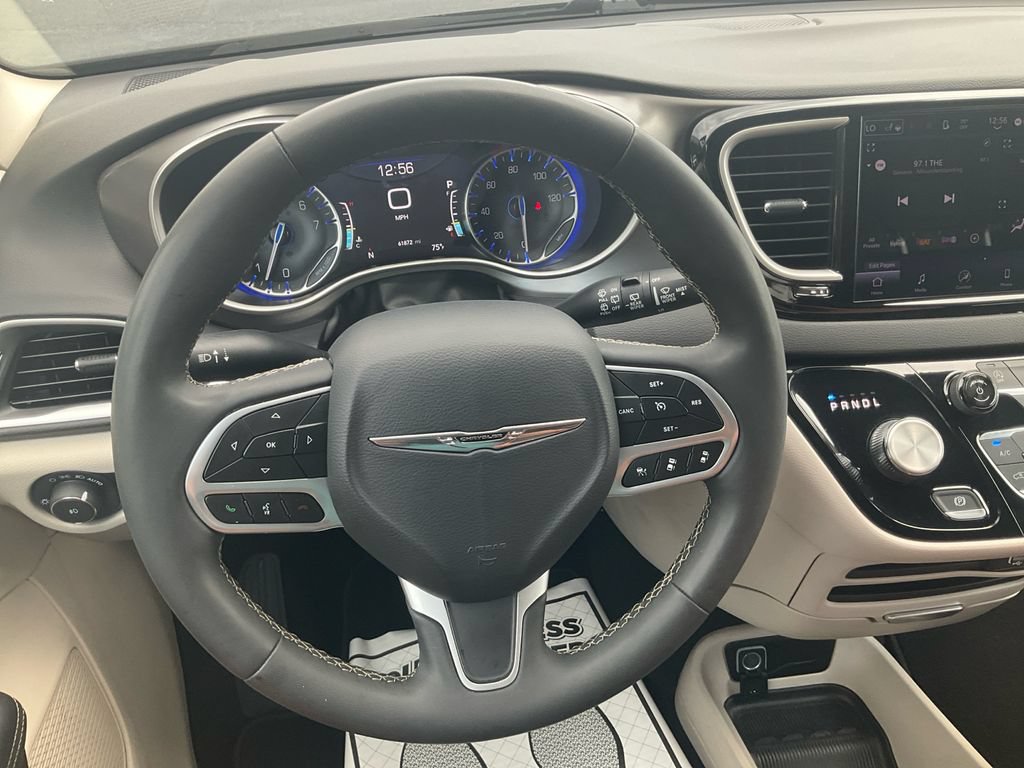 Used 2024 Chrysler Pacifica Touring-L FWD image 23