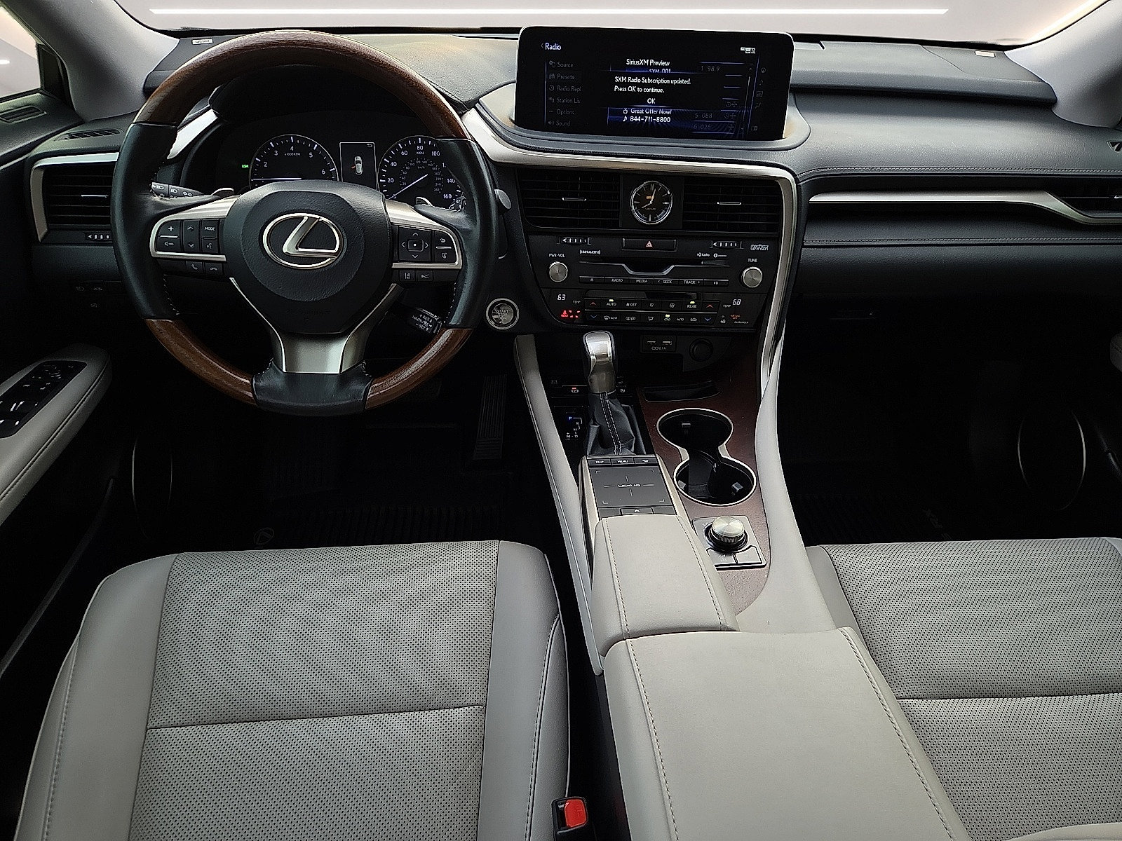 Used 2020 Lexus RX 350L Premium w/ Premium Package AWD/4WD image 11