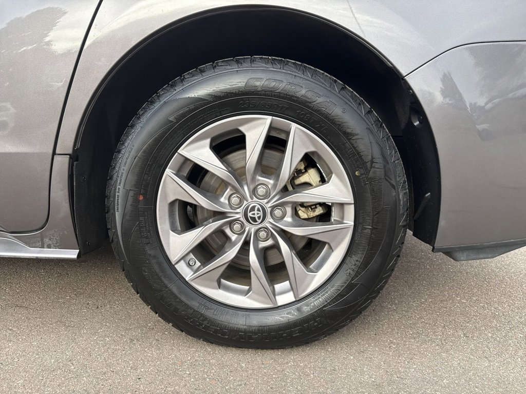 Used 2021 Toyota Sienna XLE image 35