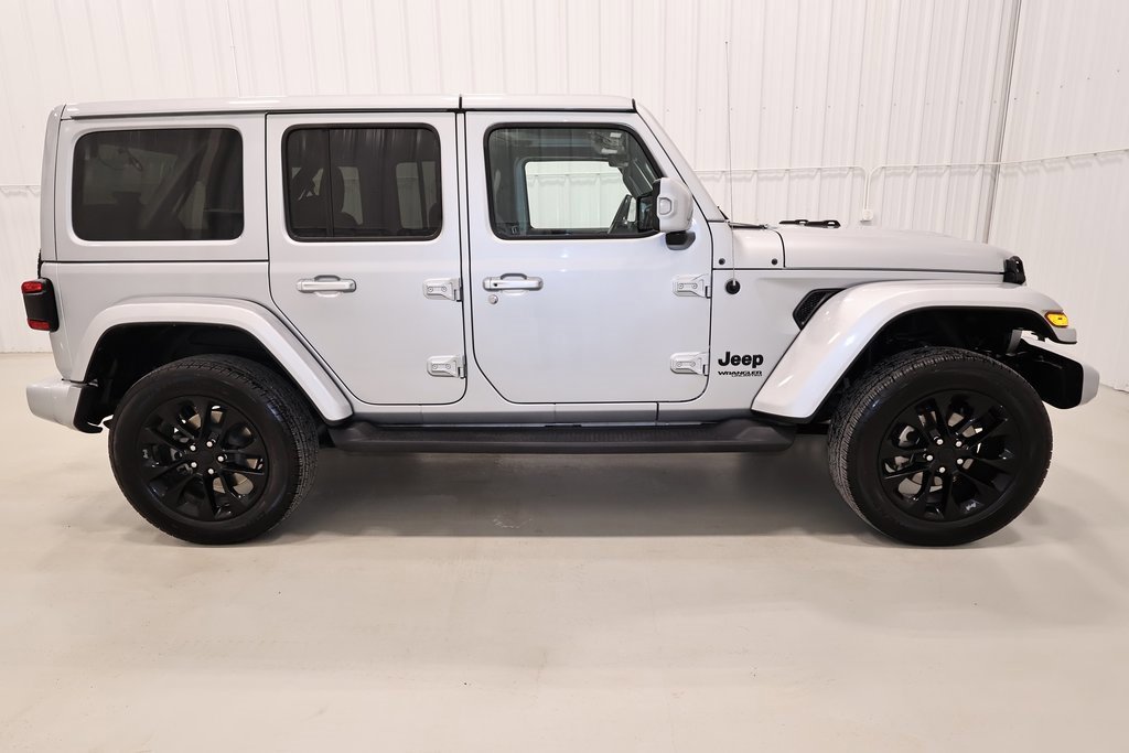 Used 2022 Jeep Wrangler Unlimited Sahara image 9