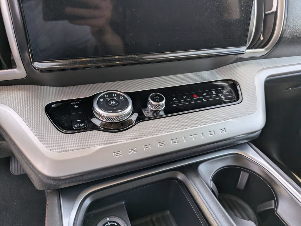 Certified 2025 Ford Expedition Active AWD/4WD image 20