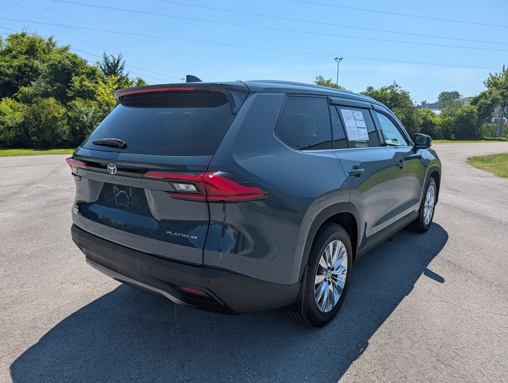Used 2024 Toyota Grand Highlander AWD image 3