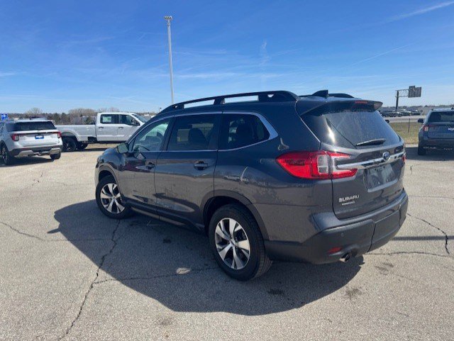 Used 2023 Subaru Ascent Premium w/ Convenience Package image 3