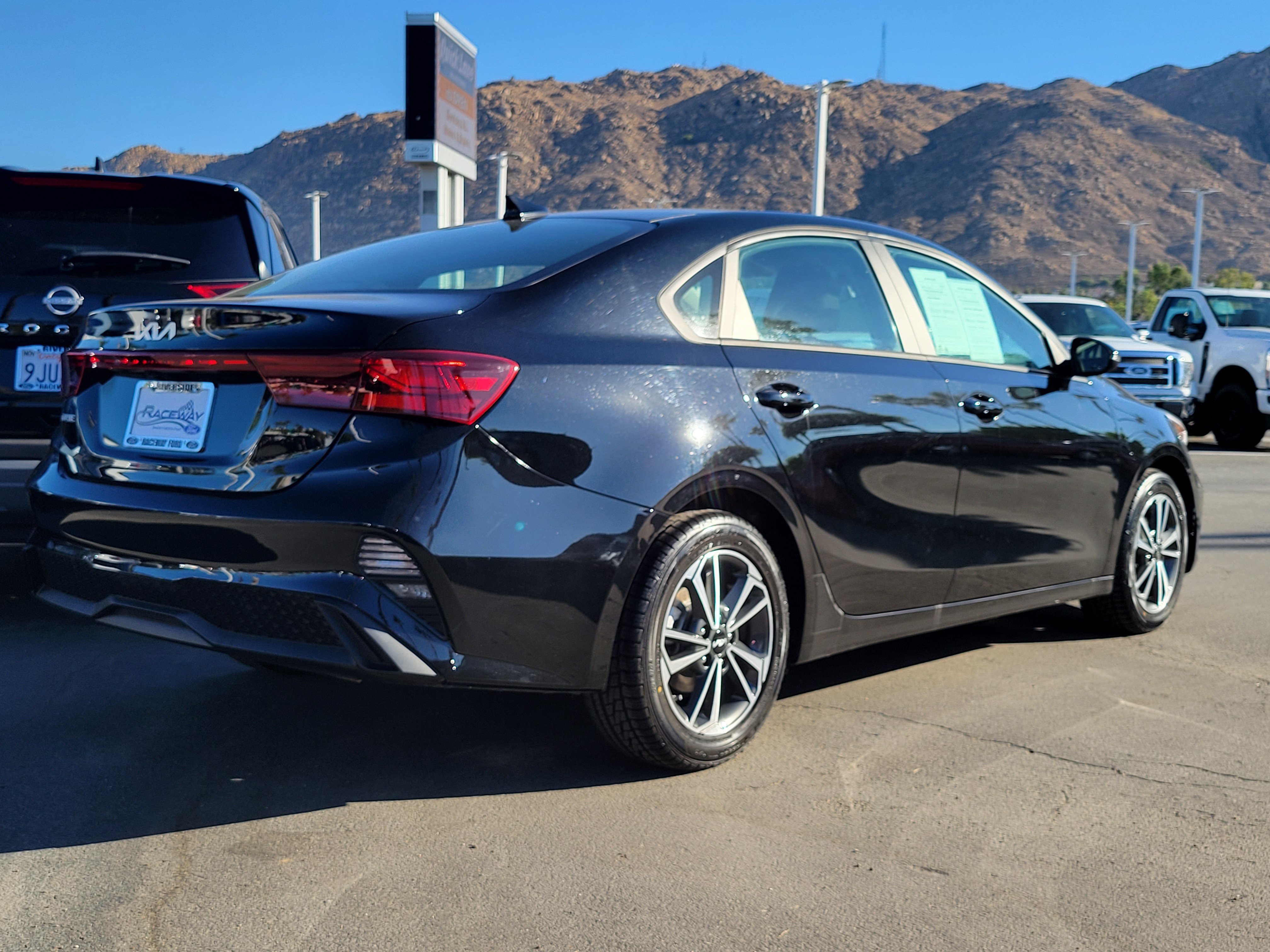 Used 2023 Kia Forte LXS w/ LXS Technology Package FWD image 2
