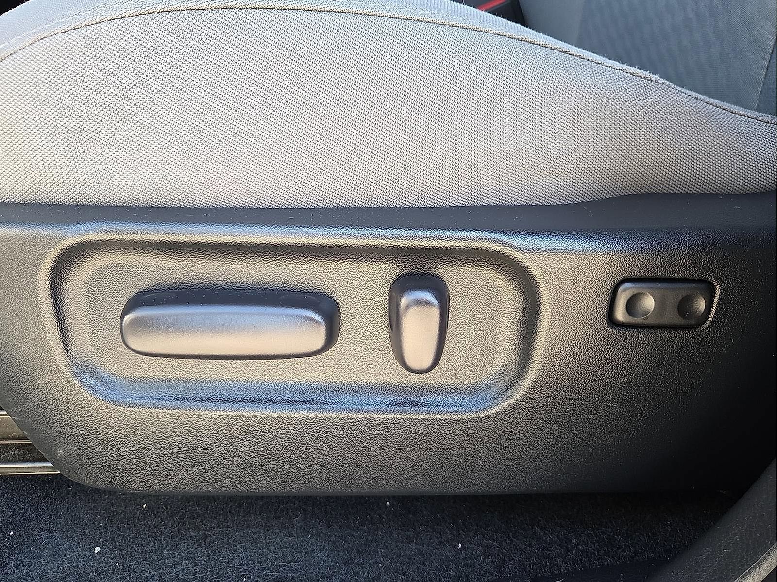 Used 2022 Toyota Tacoma SR5 RWD image 15