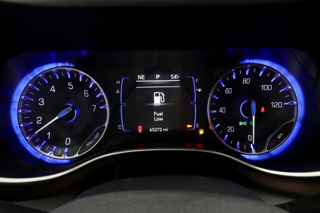 Used 2023 Chrysler Voyager LX FWD image 29