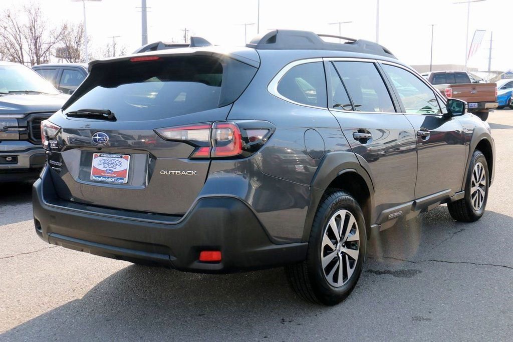 Used 2025 Subaru Outback Premium image 5