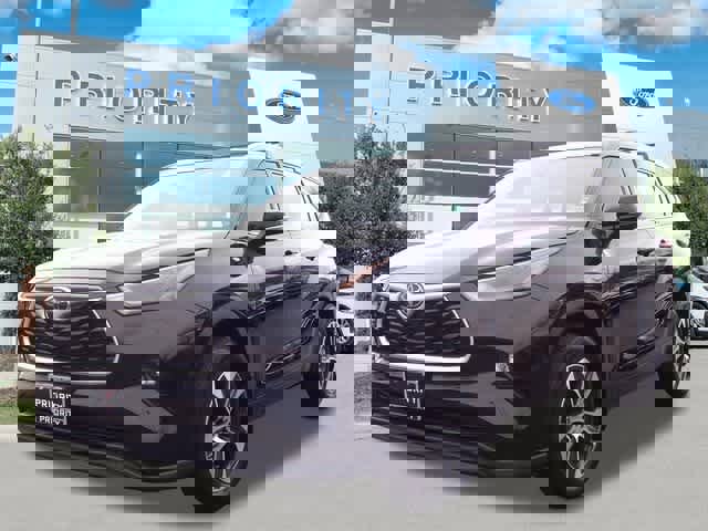 Used 2022 Toyota Highlander XLE