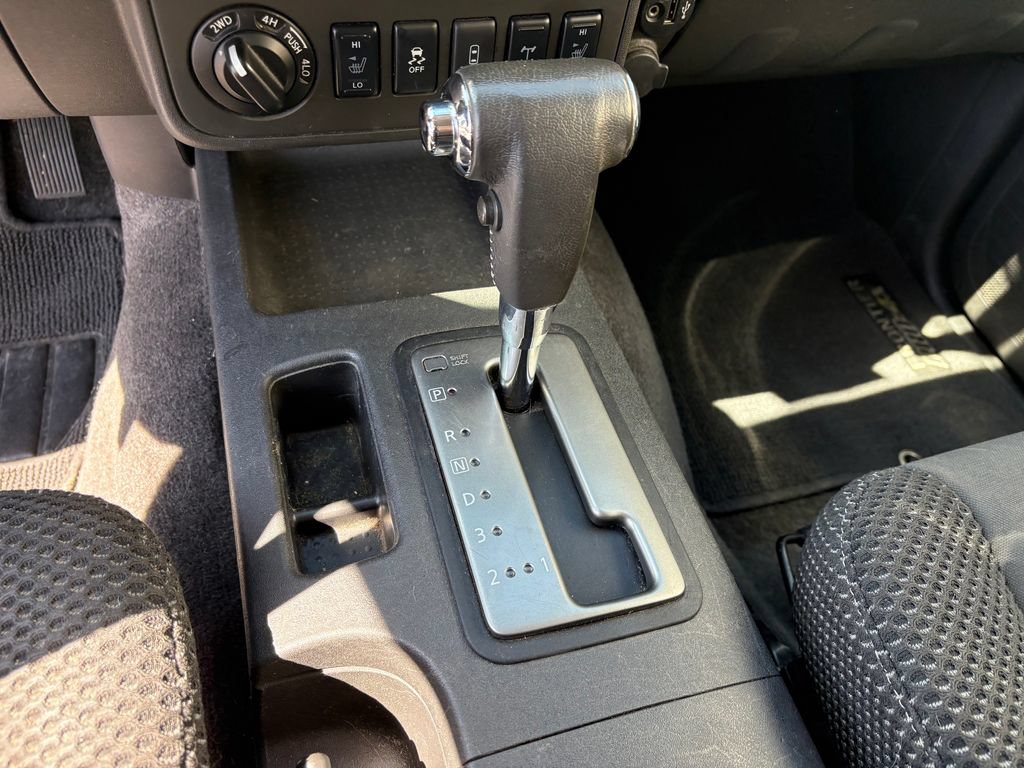 Used 2018 Nissan Frontier PRO-4X AWD/4WD image 25