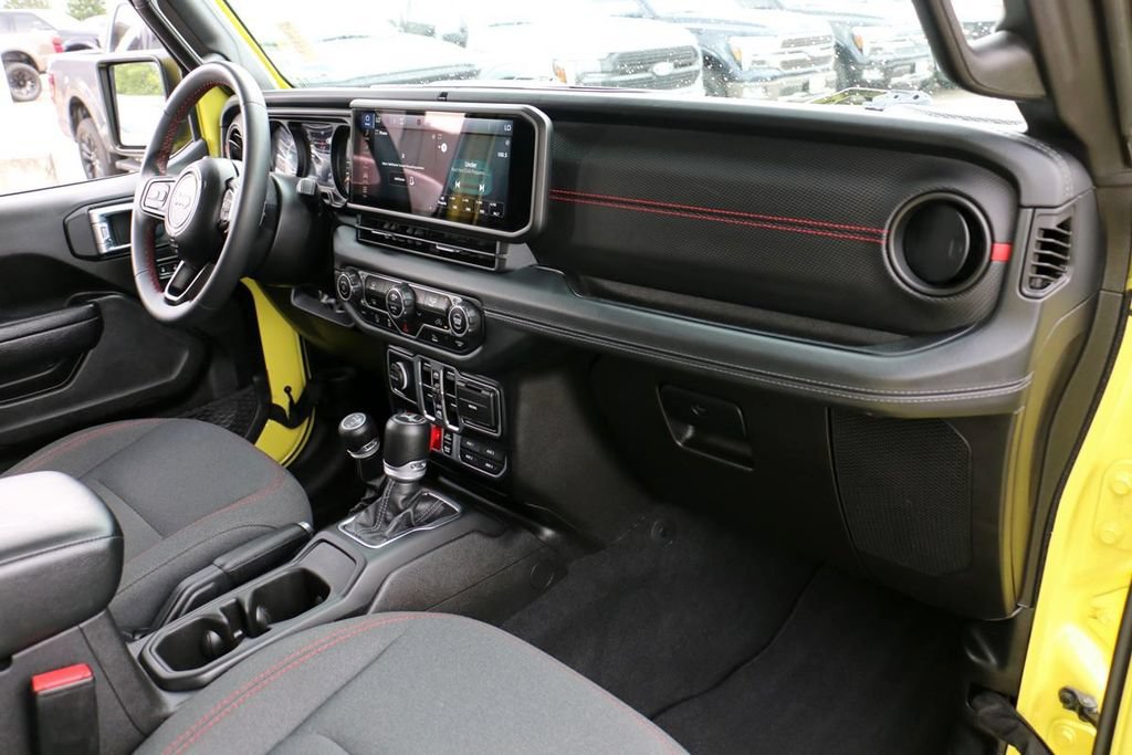 Used 2024 Jeep Wrangler Unlimited Rubicon AWD/4WD image 35