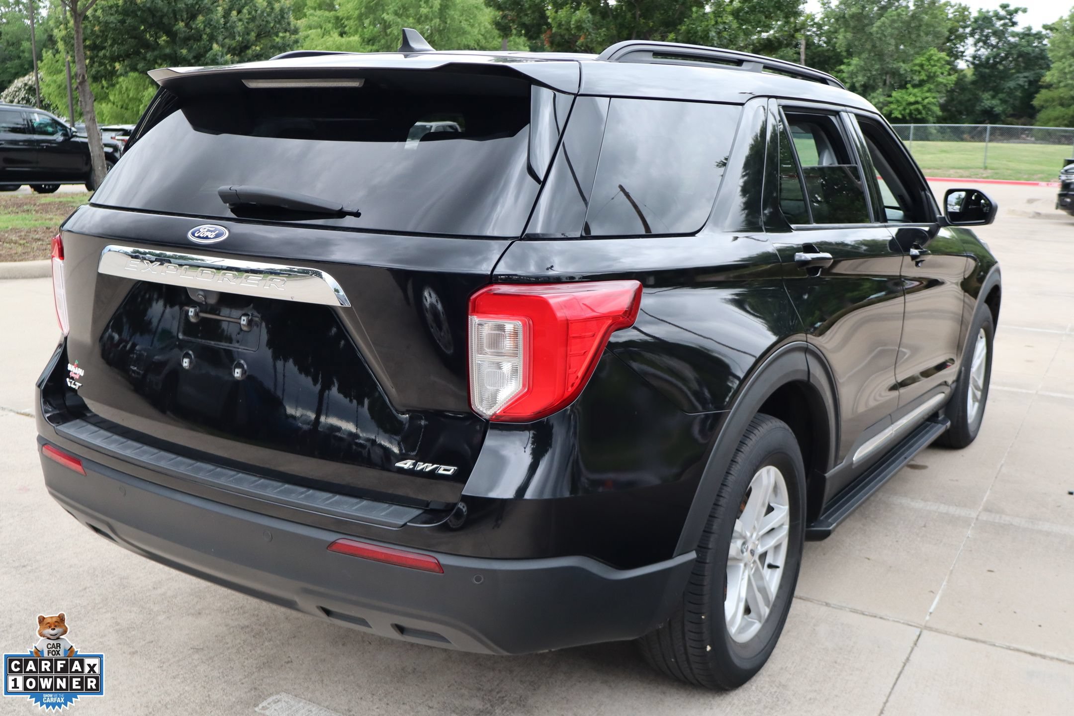 Certified 2021 Ford Explorer XLT AWD/4WD image 3