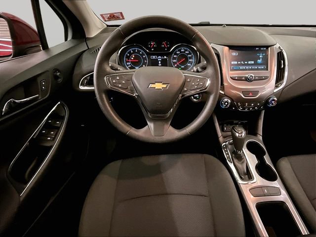 Used 2018 Chevrolet Cruze LT w/ Convenience Package FWD image 5