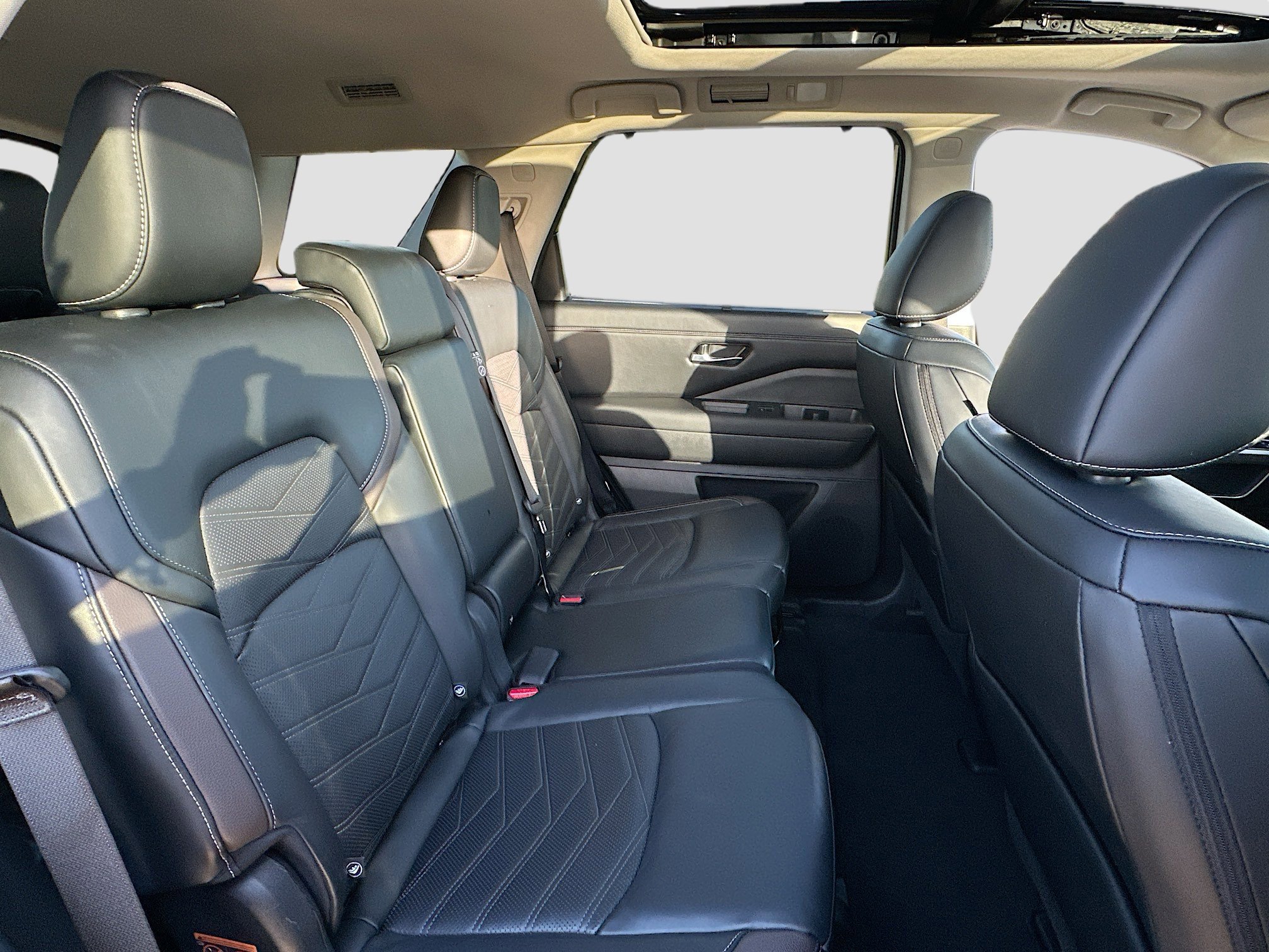 Used 2023 Nissan Pathfinder Platinum w/ Cargo Package image 27