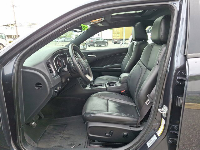 Used 2017 Dodge Charger R/T w/ Premium Group RWD image 3