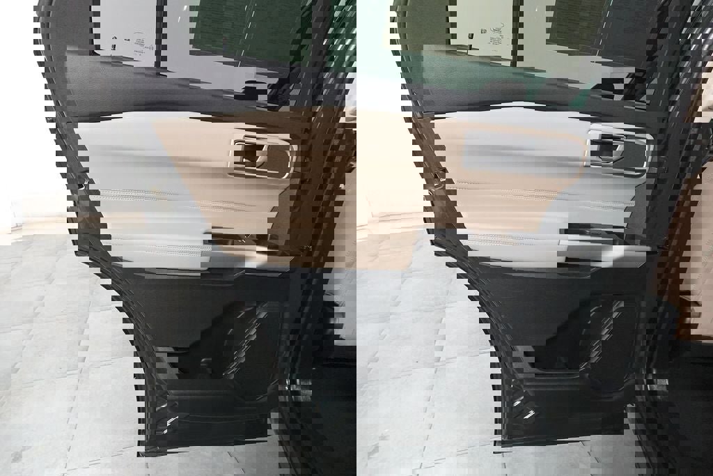 Certified 2023 Ford Explorer XLT w/ Equipment Group 202A image 25