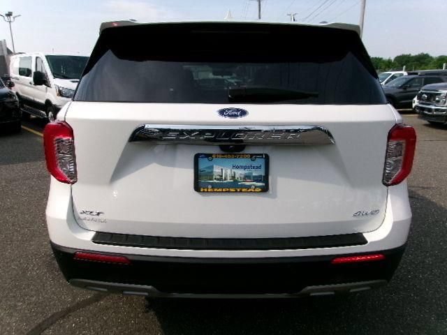 Certified 2023 Ford Explorer XLT w/ Equipment Group 202A AWD/4WD image 7