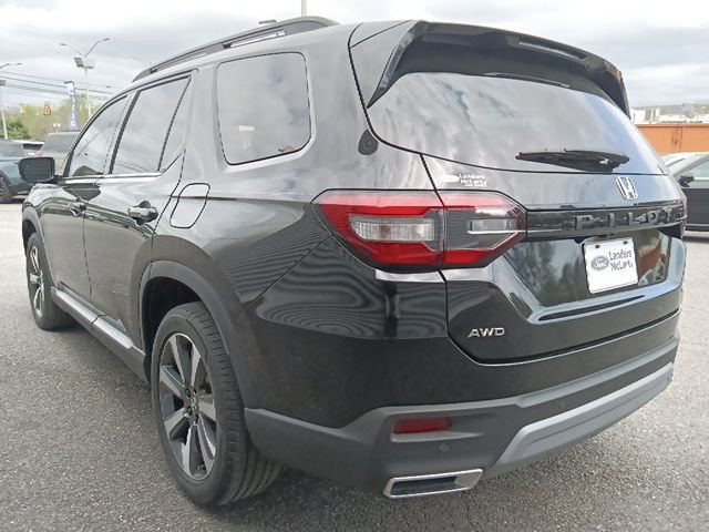 Used 2023 Honda Pilot Elite image 3