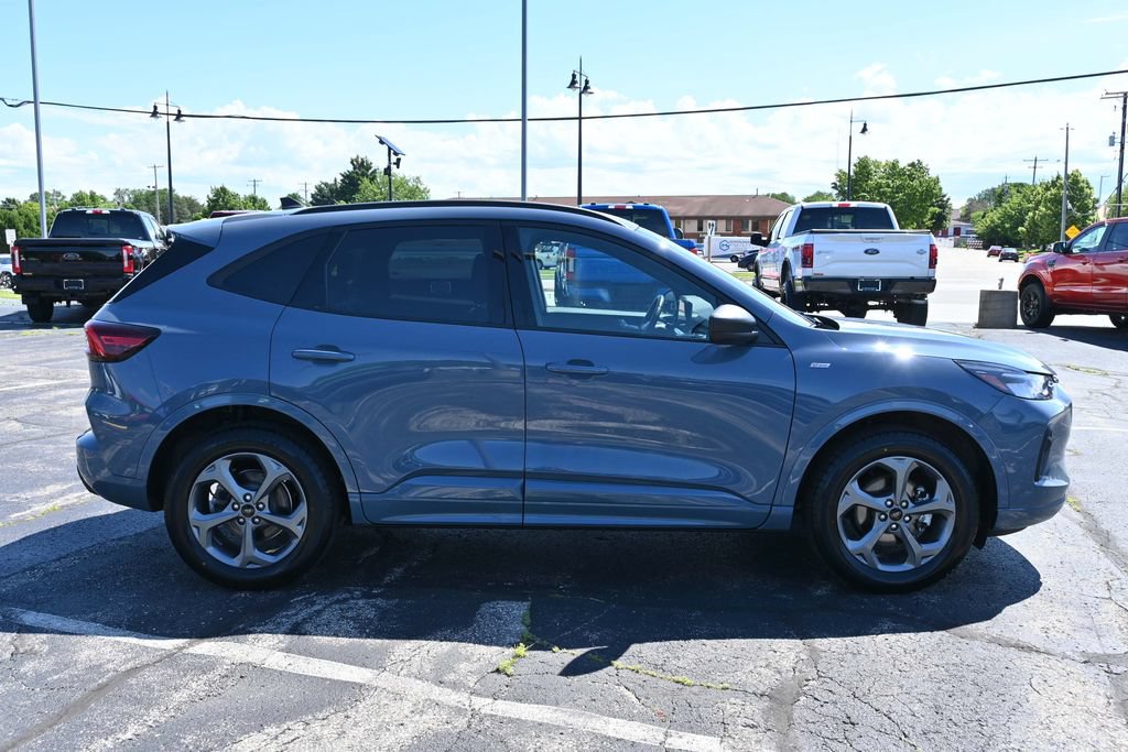 Certified 2023 Ford Escape ST-Line w/ Tech Pack #1 AWD/4WD image 8