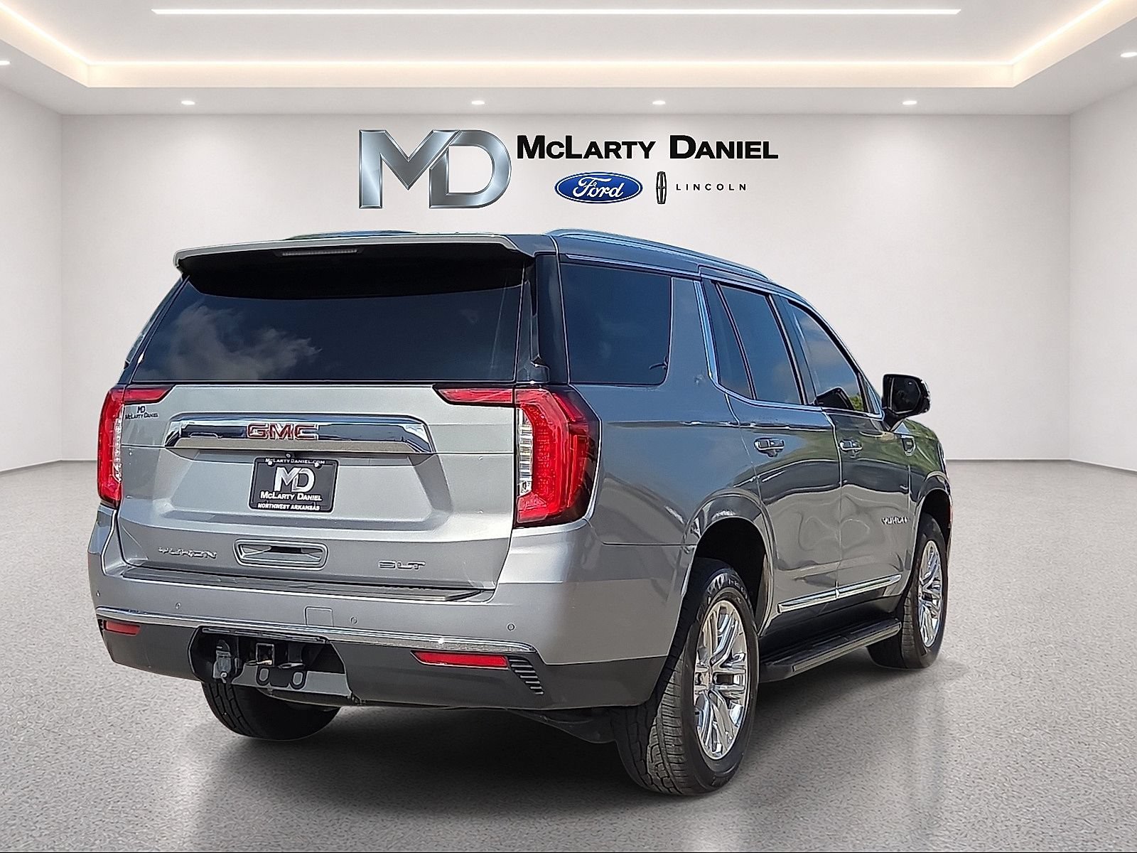 Used 2024 GMC Yukon SLT w/ SLT Luxury Package AWD/4WD image 5