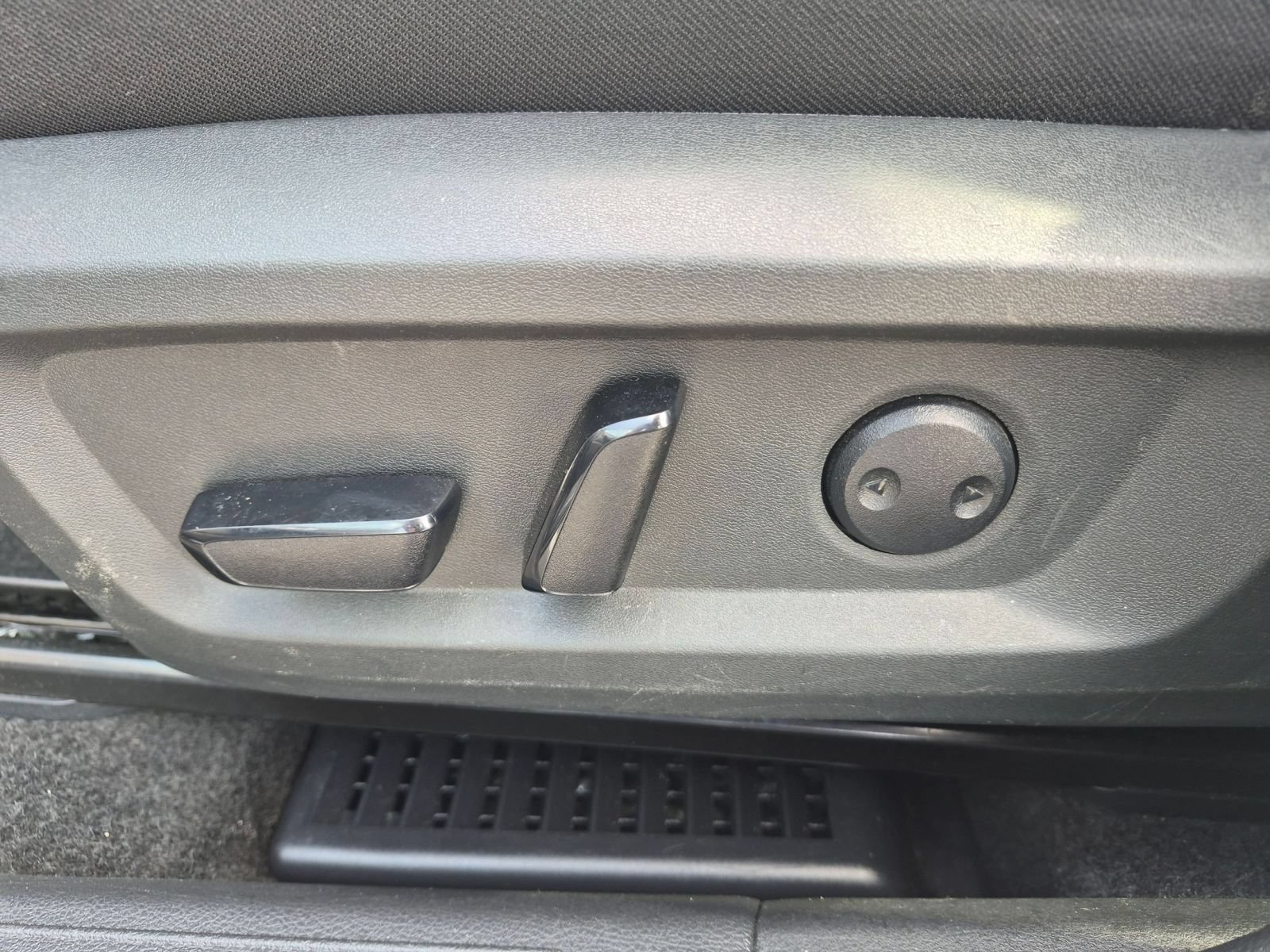 Used 2024 Nissan Rogue SV AWD/4WD image 13