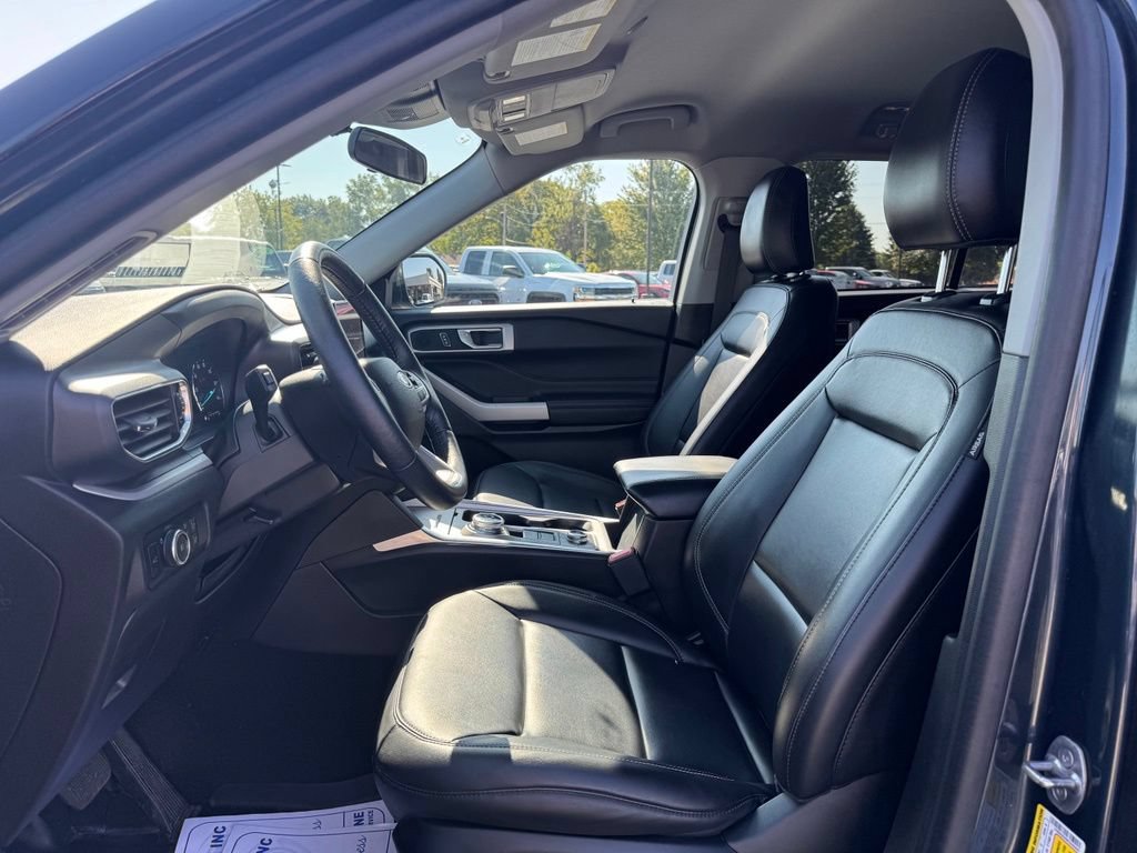 Certified 2024 Ford Explorer XLT w/ Equipment Group 202A AWD/4WD image 5
