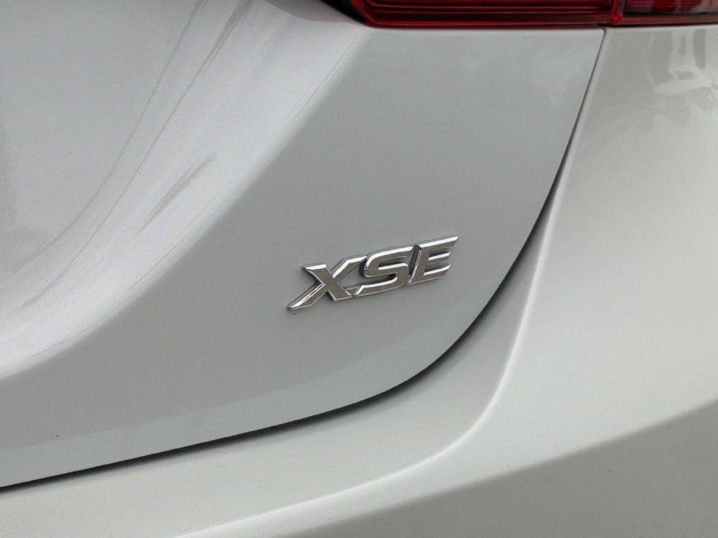 Used 2022 Toyota Camry XSE FWD image 9