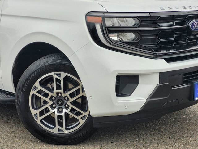 Certified 2025 Ford Expedition Active image 6