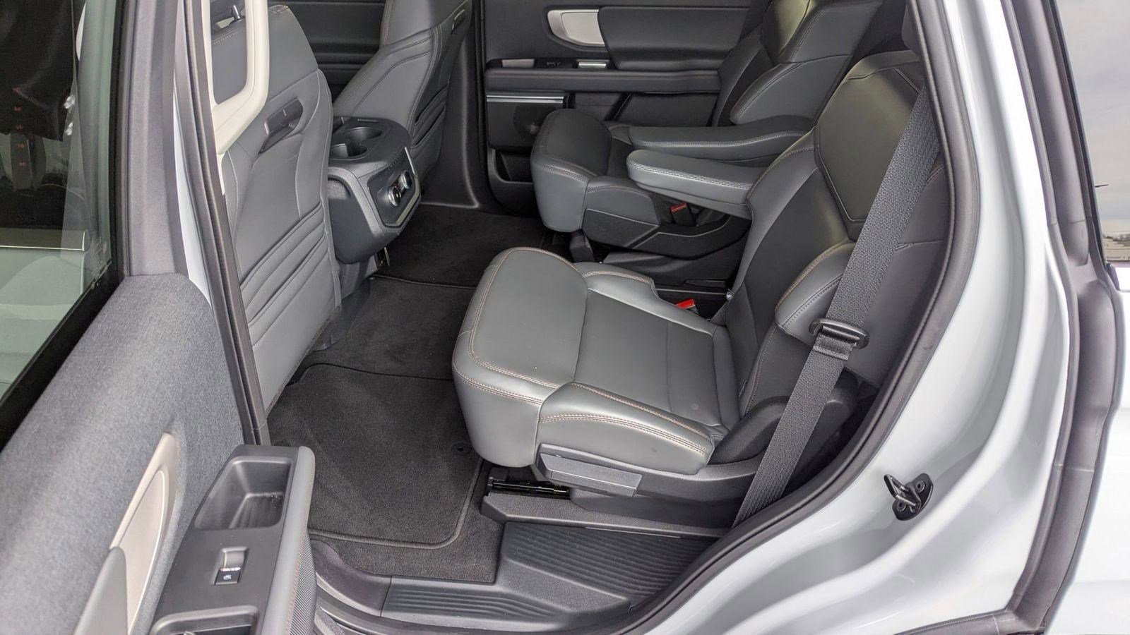 Certified 2025 Ford Expedition Active image 14