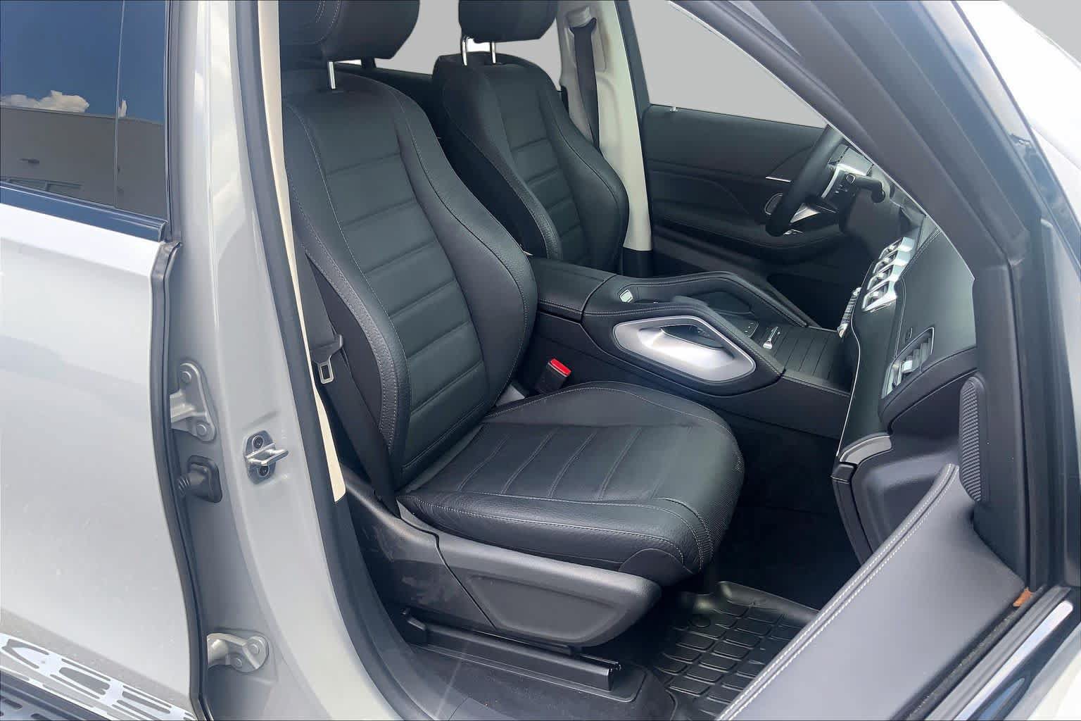 Used 2024 Mercedes-Benz GLS 450 4MATIC image 9